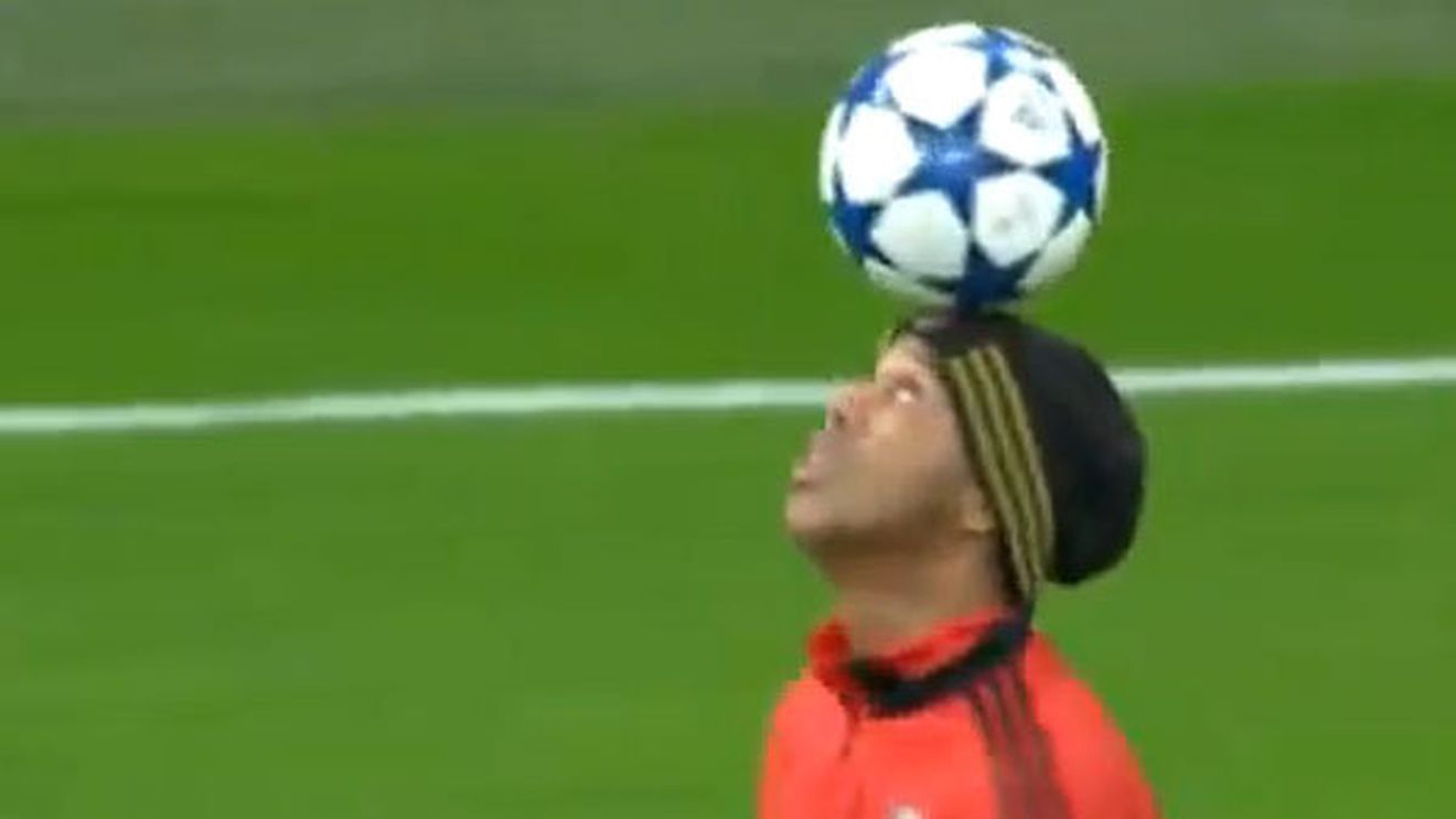VIDEO** Ronaldinho și Ronaldo au făcut spectacol pe Bernabeu! S-au plimbat cu mingea pe cap