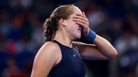 Senzația Rusiei a început să plângă în hohote, la 18 ani, și i-a cerut cameramanului să n-o mai filmeze!