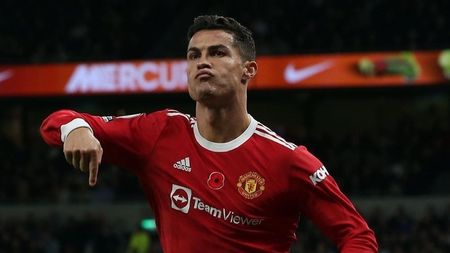 Bomba sau farsa mileniului? Transfer stratosferic: FC Barcelona ar negocia cu Cristiano Ronaldo! Gerard Pique i l-ar propus lui Xavi