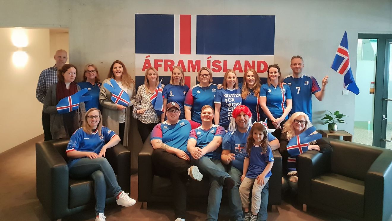 EXCLUSIV | Campionatul Mondial a blocat Islanda! Detaliile incredibile ale unui român: "Educatorii au anunțat părinții să vină să-și ia copiii, pentru că se uită la meci"