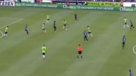 Ronaldinho e pur și simplu GE-NI-AL! VIDEO | Assistul superb inventat aseară. Toți au avut nevoie de reluări să vadă ce a făcut