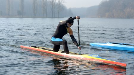 Primul concurs, primul aur pentru Leonid Carp. PARIUL PROSPORT 2015 a câștigat Cupa României, la canoe simplu 1.000 m, învingându-i pe campionii mondiali Mihalachi și Dumitrescu