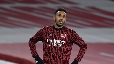 Tratați mai rău decât animalele: Pierre Aubameyang și colegii săi de la naționala Gabonului au fost ținuți 6 ore pe un aeroport din Gambia, cu pașapoartele luate