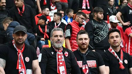 Dinamoviștii se unesc pentru a-l ajuta pe fostul administrator de la Săftica, starețul-ultras care a plecat din orașul său și s-a mutat în cantonamentul „câinilor” în cel mai greu moment din istorie