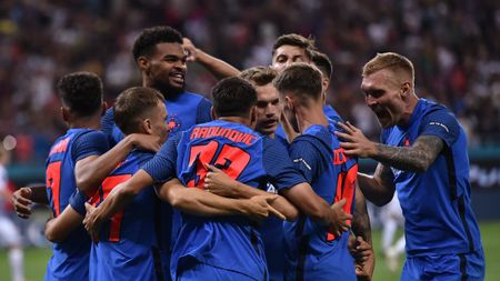 Gigi Becali se poate „pricopsi” cu alte milioane de euro din transferul unei vedete de la FCSB! Rangers vrea să aducă un alt român lângă Ianis Hagi și îl urmărește pe fotbalist la partidele din Superliga