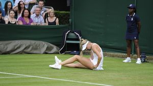 O regulă de la Wimbledon face "victime". FOTO | Cum a apărut pe teren o sportivă