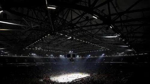 SUPER FOTO| Record mondial pe arena lui Schalke! 77.803 de fani la un meci de hochei!