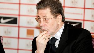 Din nou probleme pentru Cornel Dinu!** A fost transportat de urgență la Spitalul Floreasca