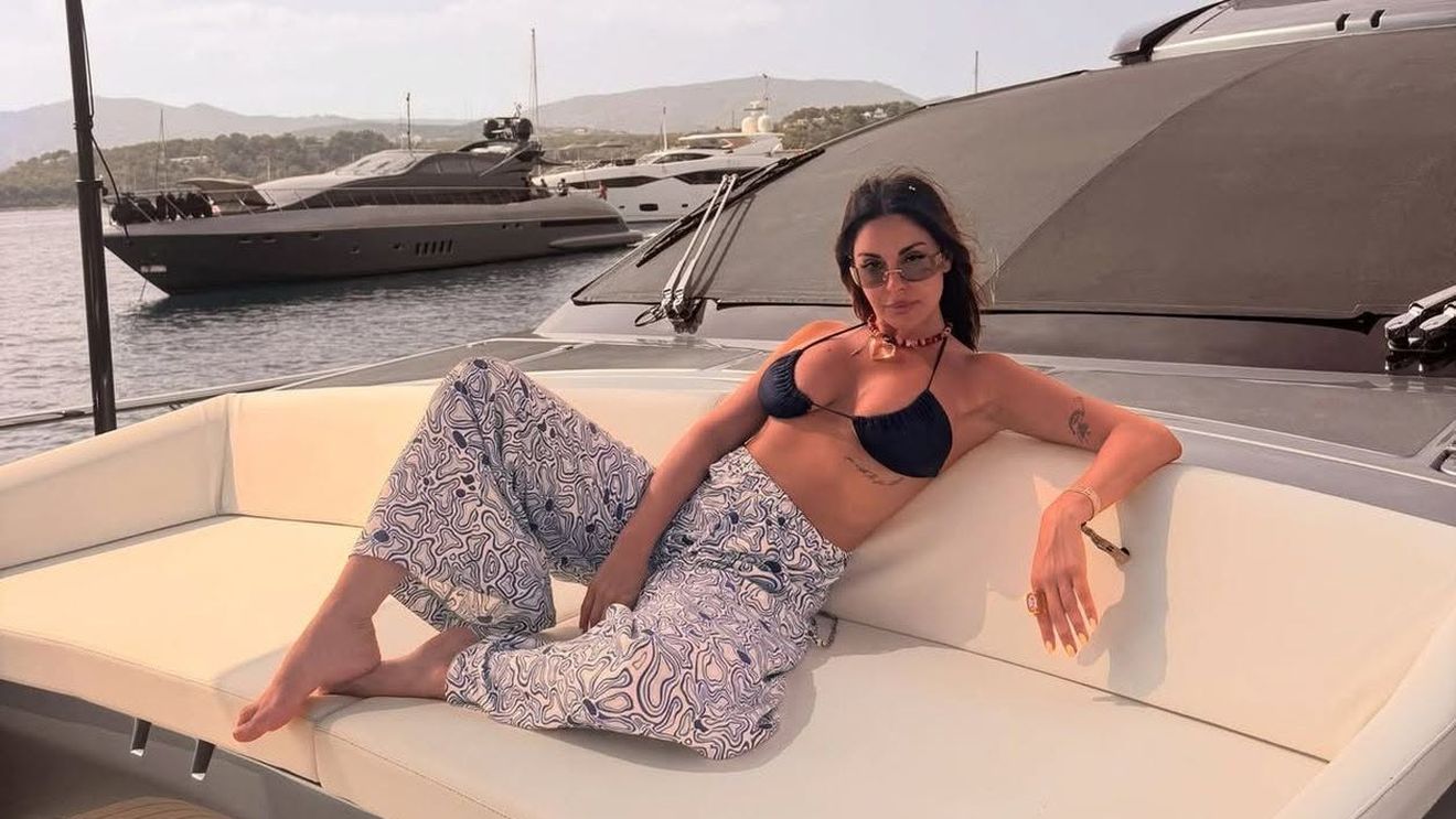Natalia, fiica legendarului Dorin Mateuț, s-a dezlănțuit pe iaht, în costum de baie