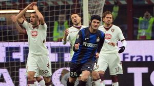 Chivu nu mai poate: Sky Italia anunță că românul se retrage. Victor Becali neagă azi: "E o invenție a presei italiene"