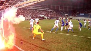 Scene de groază pe „Ion Oblemenco”! Istvan Kovacs a întrerupt meciul și a trimis echipele la vestiar | FOTO