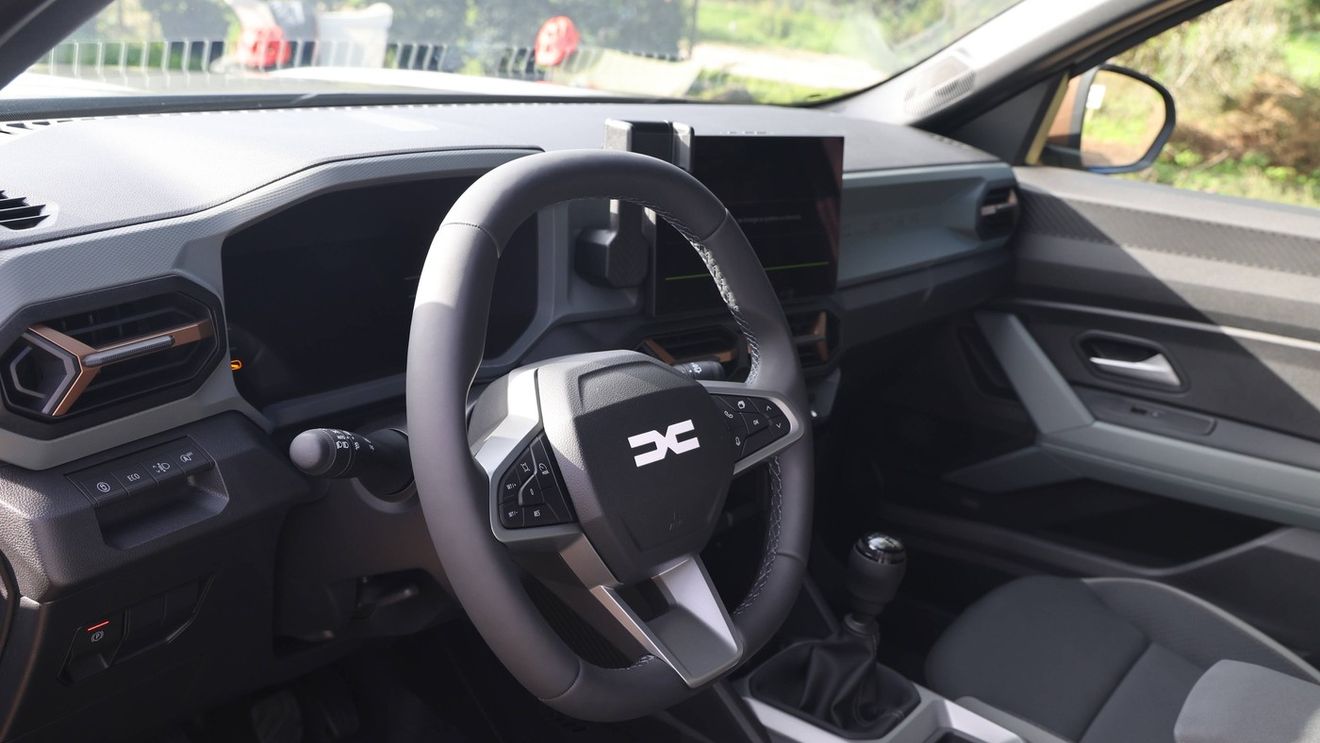 Presa din Ungaria a reacționat după ce a văzut în România că vânzările Dacia s-au prăbușit: „Ce se întâmplă în țara vecină e teribil”