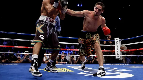 Danny Garcia a unit centurile WBA și WBC după ce l-a făcut KO pe Amir Khan