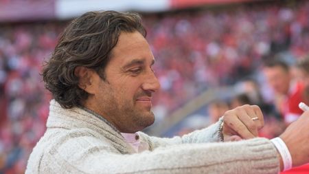 Luca Toni a fost jefuit de hoți în propria casă, sub amenințarea armei. Ce i-au făcut agresorii soției sale e cumplit