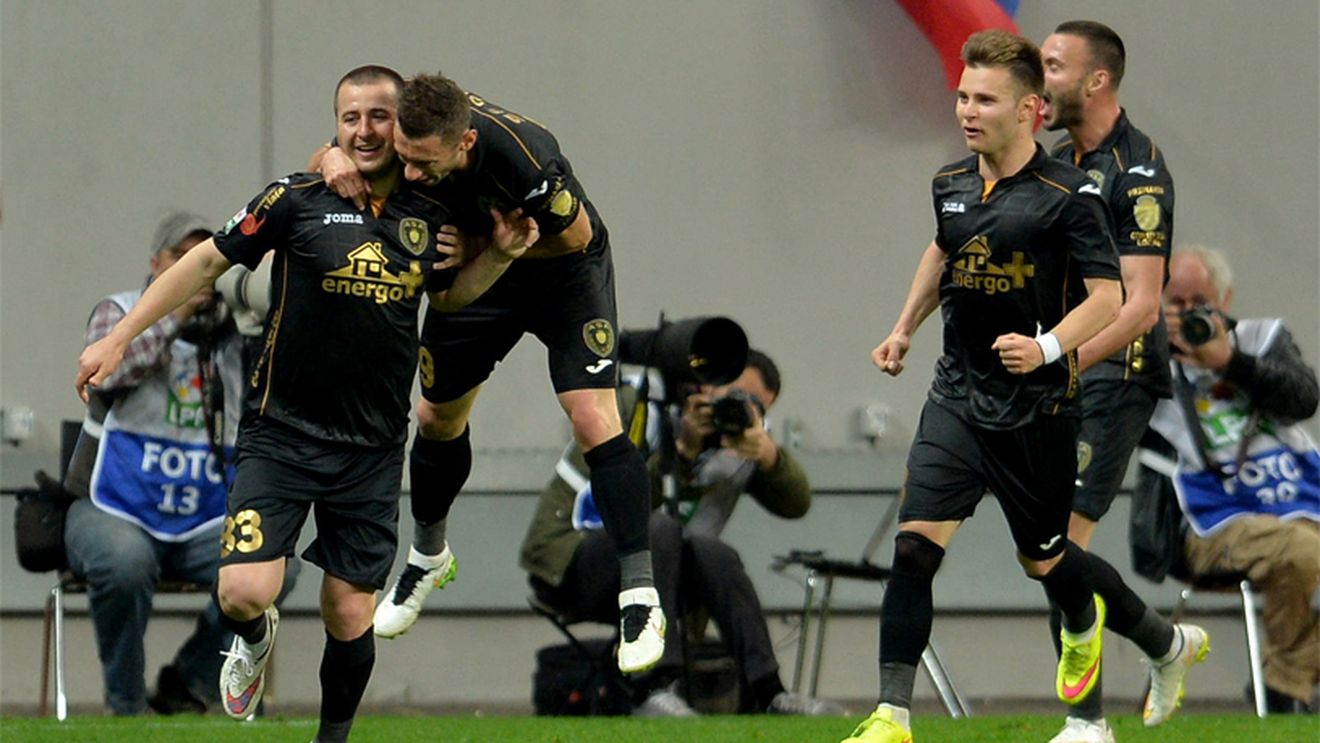 Situație incredibilă la ASA: mureșenii pot rămâne fără jucători chiar dacă vor câștiga titlul. Vedetele liderului Ligii 1 pot pleca oricând, GRATIS. Clauza neștiută din contractele lui Zicu sau N''Doye