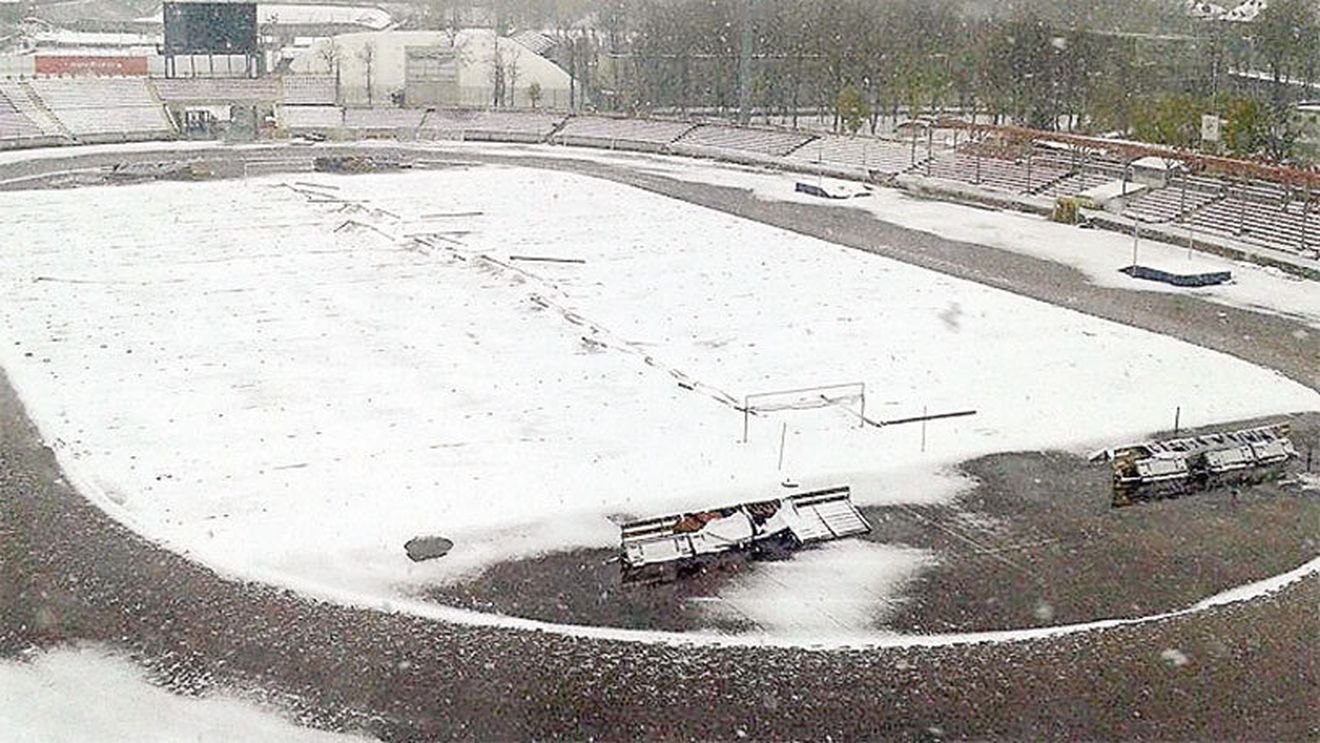 Ice Age, Dinamo! Vor amânarea pe motiv că suprafața de joc de pe stadionul din Ștefan cel Mare nu va fi practicabilă