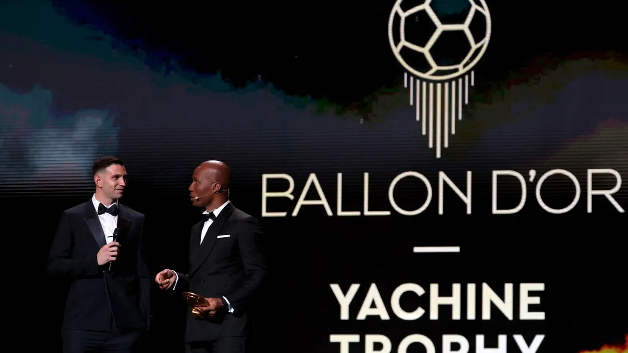 Câștigătorul trofeului, huiduit în timpul galei Balonului de Aur! Francezii nu l-au uitat pe portarul argentinian și Drogba a fost obligat să intervină de urgență
