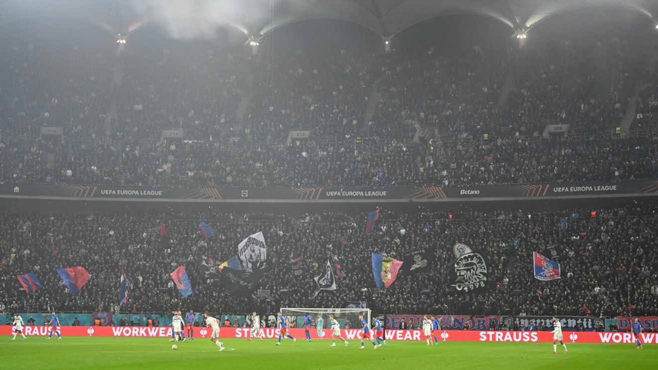 Ultrașii lui Manchester United, răzbunare pe fanii FCSB. Bannerul care l-a înfuriat și pe Gigi Becali