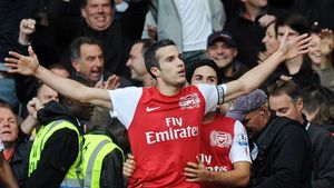 Decizia asta l-ar putea enerva pe Wenger!** Ce asigurări cere Van Persie ca să rămână la Arsenal: Real i-a pus deja oferta pe masă