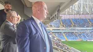 Apariție surprinzătoare în lojă! Vasile Dîncu a făcut deplasarea în Turcia pentru Adana Demirspor - CFR Cluj | FOTO