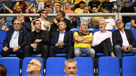 Presa din Ungaria a reacționat imediat după ce meciul cu România a fost oprit de arbitri: „S-au bătut cu poliția și au fugit pe teren!”