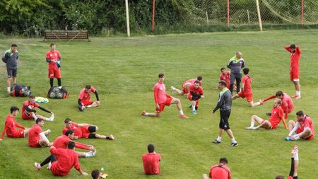 FOTO | UTA și-a reluat antrenamentele colective. Laszlo Balint descrie senzația pe care n-a mai trăit-o în ultimele trei luni: ”A fost incredibil. Am avut în noi și acea bucurie specifică copiilor, când bat mingea pe maidan”