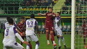 Transferuri pe bandă pentru fosta campioană a României! Prima mutare este iminentă: „Semnează pe doi ani!”. EXCLUSIV