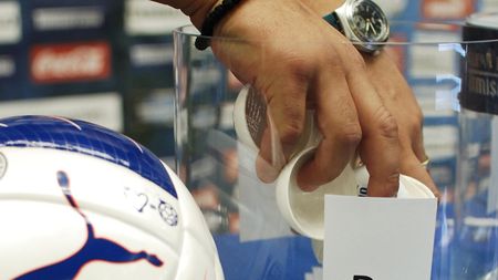 Ghimbășan o "fluieră" pe Steaua, Georgian Ionescu pe Dinamo!** Arbitrii și programul 16-imilor Cupei