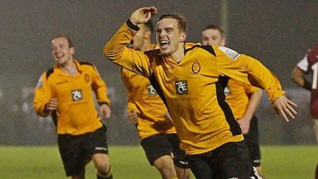 "Cu acest bărbat trebuia să mă căsătoresc, dar m-a lăsat fără nimic!" Un fotbalist din Anglia și-a jefuit logodnica:
