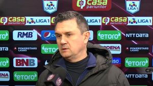 Ce i-a spus Cristi Balaj suporterului care l-a apostrofat la derby-ul Clujului. Incidente între fanii CFR-ului și jandarmi | EXCLUSIV