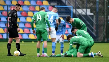 Scene șocante la Voluntari! Robert Curescu, de la CSC Dumbrăvița, s-a prăbușit pe gazon, fără să fie lovit. Reacția antrenorului