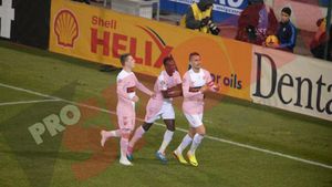 Grigore, erou și suspect după derby. Fundașul, apărat de Dănciulescu după ce s-a cerut afară pe finalul meciului cu Steaua: "Cred că nu mai putea"