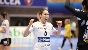 SCM Râmnicu Vâlcea este prima finalistă a Cupei României! A doua semifinală, CSM București - Gloria Buzău, se dispută de la ora 18:00
