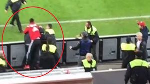 Spahic a lovit cu capul în gură un steward la meciul dintre Leverkusen și Bayern. Poliția a deschis o anchetă