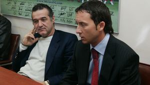 Gigi către MM:** "Michele, de ce te-ai luat de Argăseală?"