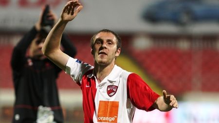 Moți se apără:** "N-aș face așa ceva! Nimeni nu l-a lucrat pe Rednic!"