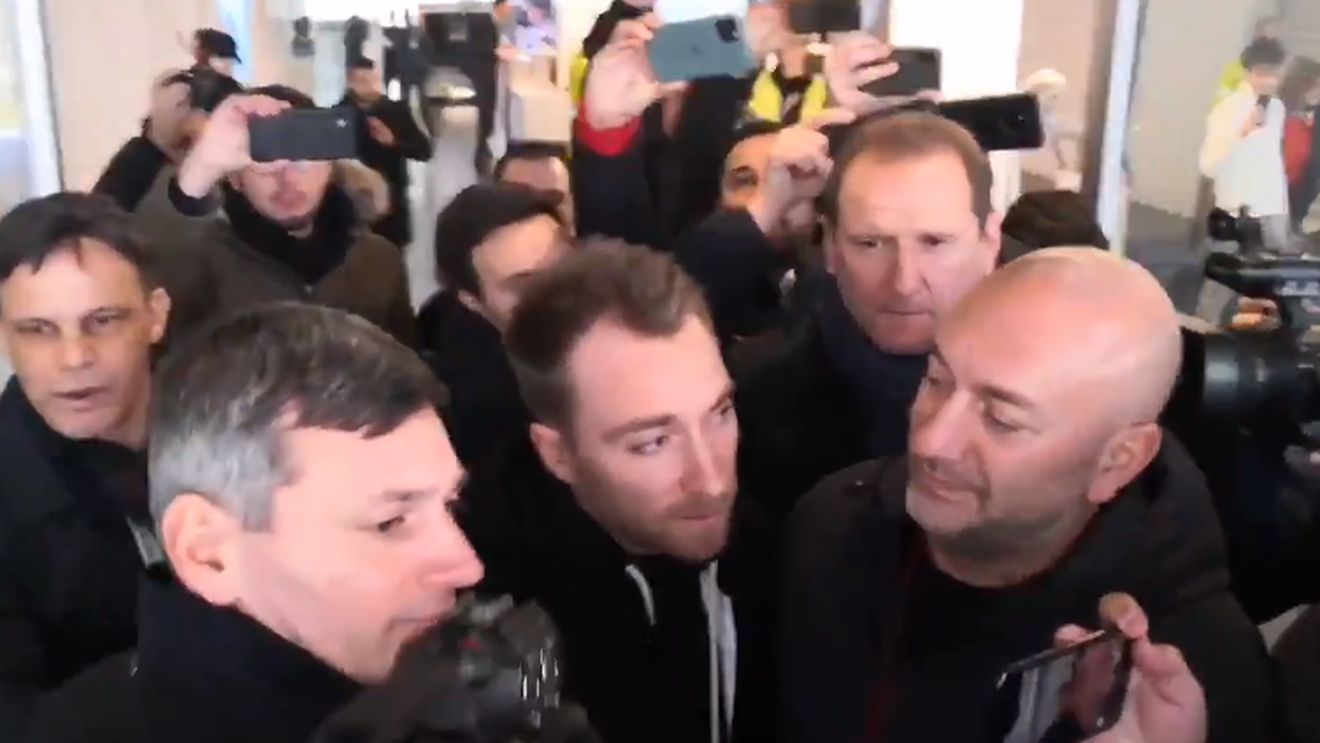 Christian Eriksen a ajuns la Milano! Mijlocașul, asaltat pe aeroport de fanii lui Inter | VIDEO