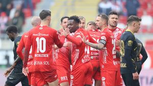 UTA Arad a rezolvat un nou transfer! Fotbalistul a mai colaborat în trecut cu Ilie Poenaru, care a insistat pentru venirea sa: „Mă bucur că s-au făcut eforturi pentru a-l aduce!”