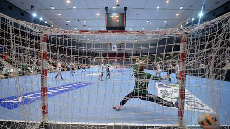 Bucureștiul anului 2016. Nu este în stare să găzduiască un meci din "sferturile" Ligii Campionilor la handbal! Sala Polivalentă este ocupată în 1-3 aprilie, când se joacă partida CSM - Rostov