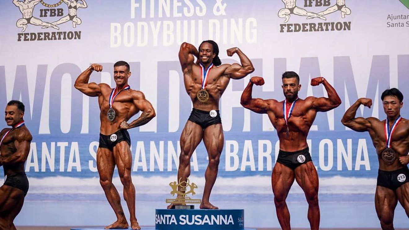 România are primul campion mondial din istorie naturalizat! S-a născut în Surinam și face senzație în culturismul autohton: „Totul a început în Olanda când am cunoscut-o pe Carmen”. Bilanț extraordinar pentru tricolori | FOTO