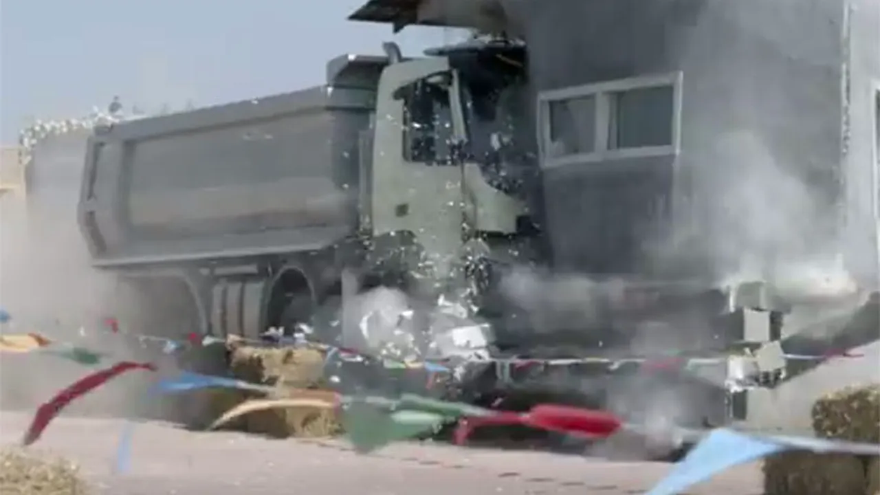 VIDEO | Ce se întâmplă când un camion este condus de o fetiță de patru ani. Un nou clip publicitar lansat de Volvo face senzație pe net