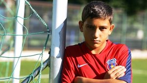 Stelist de "prea mic". Vâlceanu a fost trimis acasă când a vrut să înceapă fotbalul în Ghencea. El e cel mai tânăr marcator din istoria Stelei