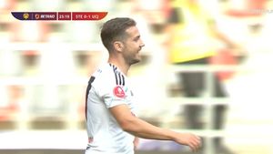 Gol fabulos marcat de fostul FCSB-ist Alex Chipciu în Steaua - U Cluj! Lob de efect peste portar după o pasă de geniu a lui Dan Nistor! | VIDEO