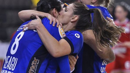 CSM București a început în forță sezonul intern și a învins clar o rivală la titlu în primul tur al Cupei României. SCM Rm. Vâlcea a luat la rândul ei un start lansat. Cum arată programul „sferturilor”