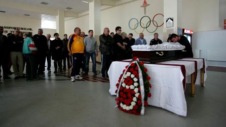 „Nu vă e rușine, vreți să-l omorâți?! Numai coniac, coniac, coniac!”. Dezvăluiri dureroase despre sfârșitul „celui mai mare fotbalist al Rapidului din istorie”. EXCLUSIV
