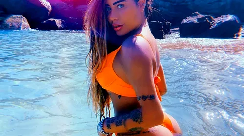 Sora lui Neymar, apariție spectaculoasă în costum de baie! Rafaella, tânăra pentru care starul de la PSG ar face orice, s-a pozat în bikini, la marginea piscinei | GALERIE FOTO