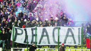 Peluza SUD, interzisă** cu Unirea!