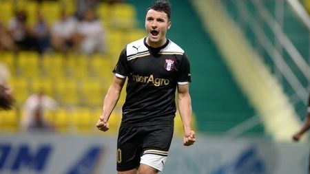 Budescu: "Dacă mă amendează o să vin cu bani de acasă. De vreo opt luni îmi tot promit că îmi măresc salariul". Cum explică gestul din meciul cu Pandurii
