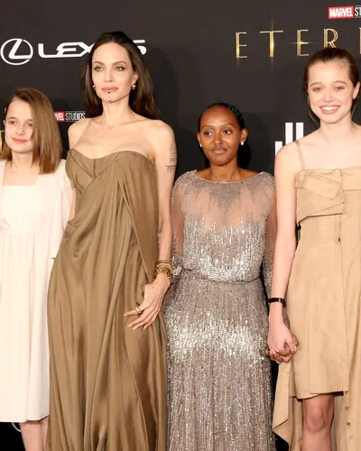 Cum arată fiica de 13 ani a actriței Angelina Jolie. Adolescenta a fost surprinsă pe străzile din Los Angeles