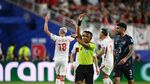 Turcia – Paraguay de la Cupa Mondială intră în istoria fotbalului: pentru prima dată s-a dat cartonaș roșu pentru acoperirea gurii cu mâna!